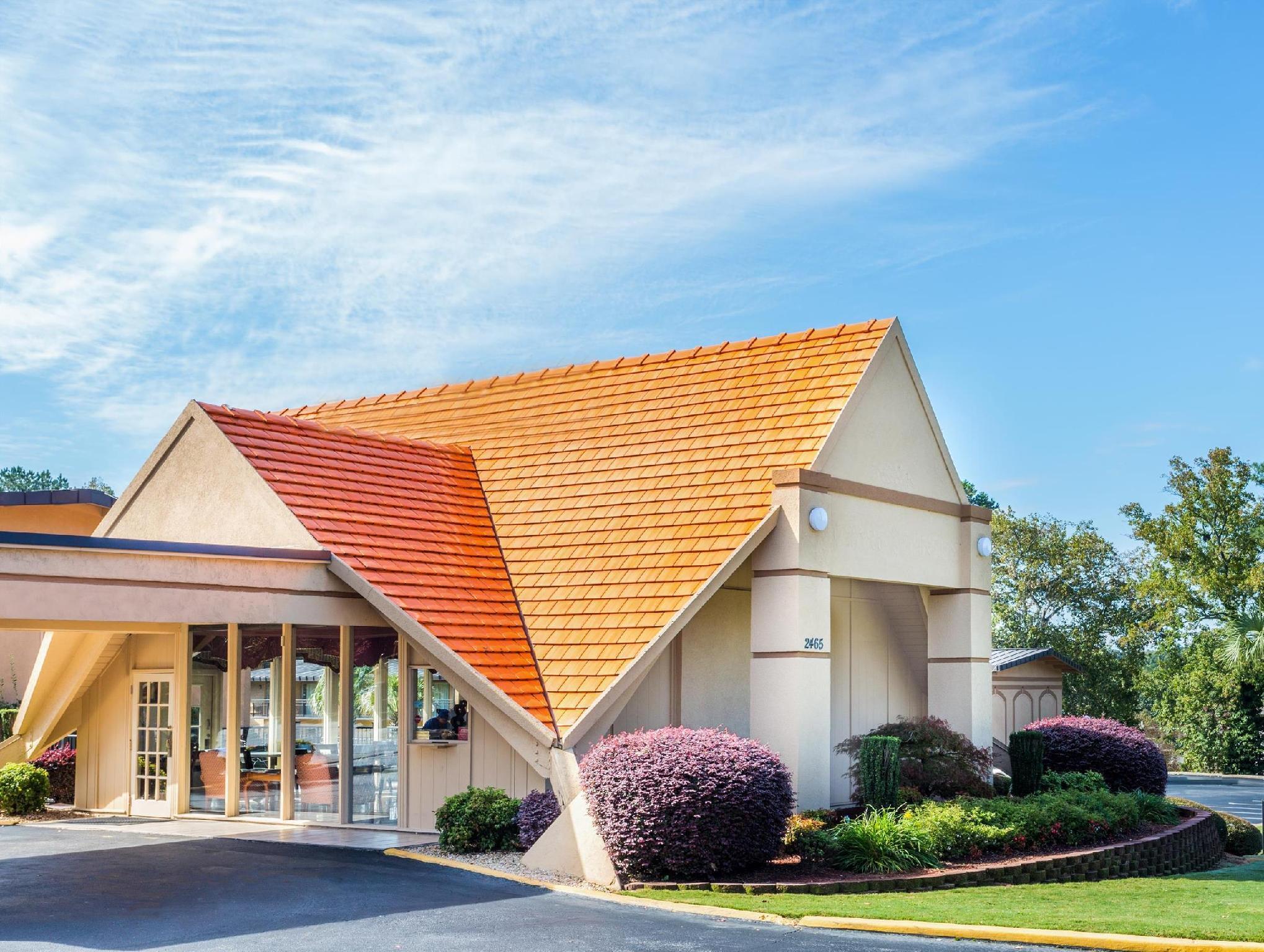 Howard Johnson By Wyndham Athens Exterior photo